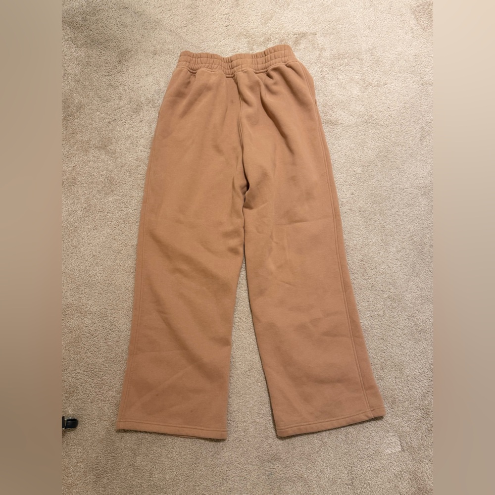 The cutest wide leg sweats!!! Tia Booth Indy brand. Can’t get these anymore 😭